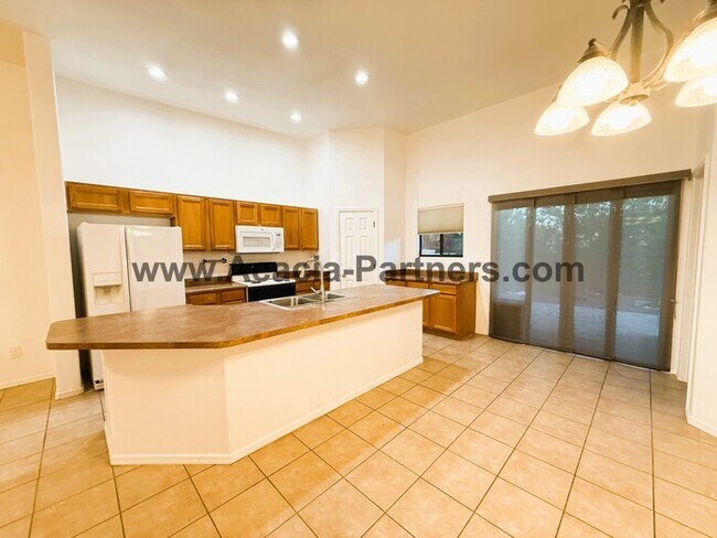 Building Photo - Three bedroom home in Barrio Central