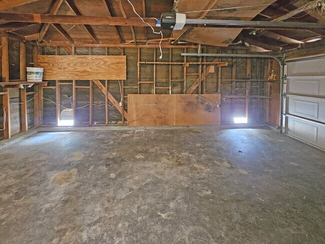 Building Photo - 6552 Valley Ave