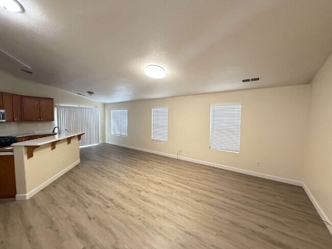 Building Photo - TWO WEEKS FREE RENT  "Charming 4-Bedroom Gem with 2 Full Baths in Merced – Spacious 1,515 Sq Ft H...
