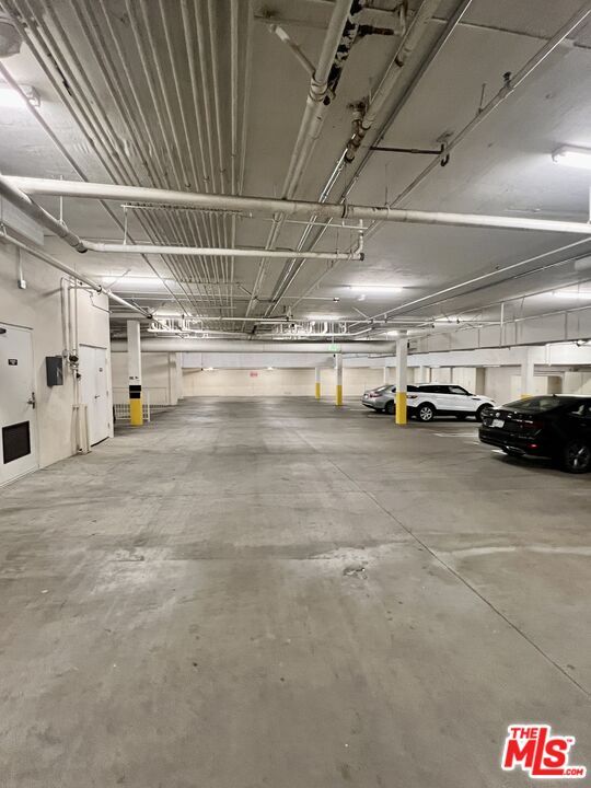 Building Photo - 1353 N Fuller Ave