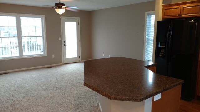 Building Photo - 4 bedroom, 3 bath home on quiet Cul-de-sac...