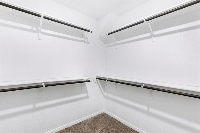 Building Photo - 18115 Van Berkel Ln