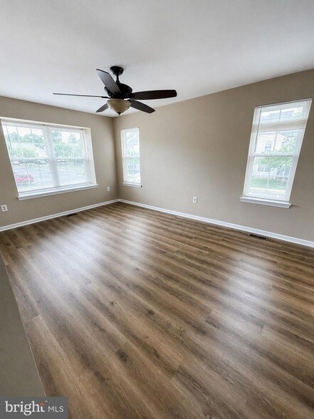 Building Photo - 612 Mews Dr