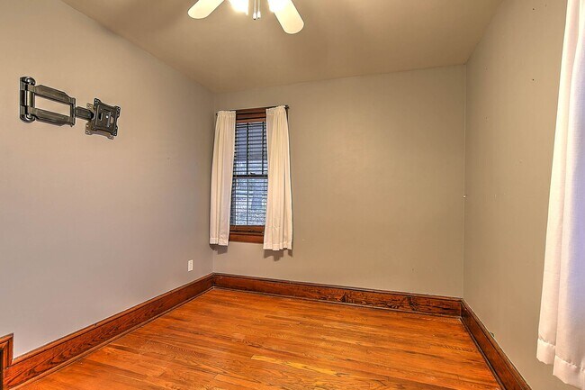Building Photo - 14 22nd St