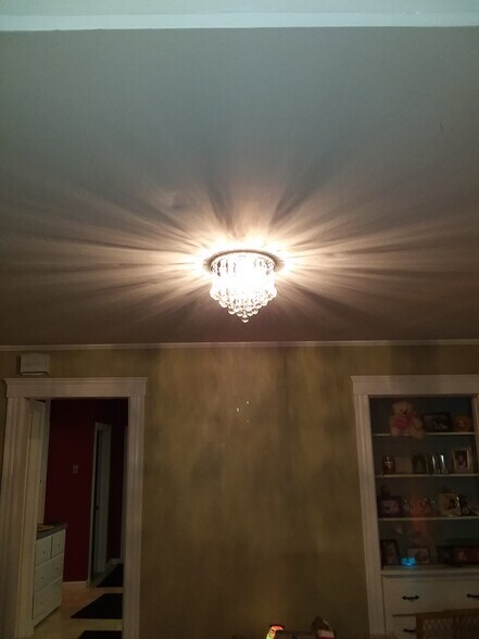 Building Photo - 468 Massasoit Rd