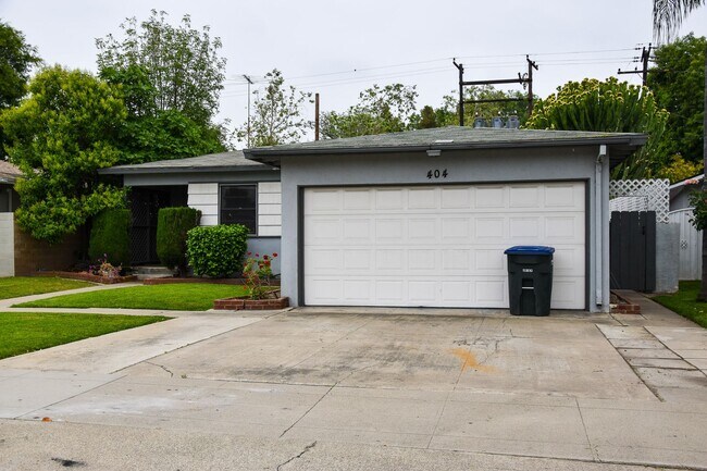 Building Photo - Steps to Chapman College