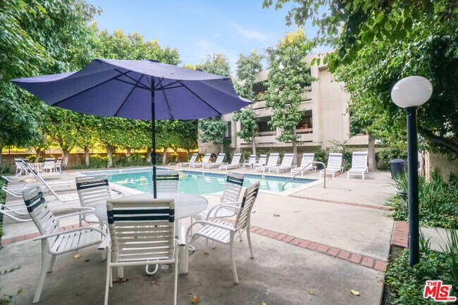 Building Photo - 15233 Magnolia Blvd