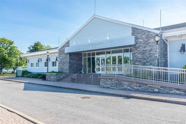 Building Photo - 62 A Linwood Rd N