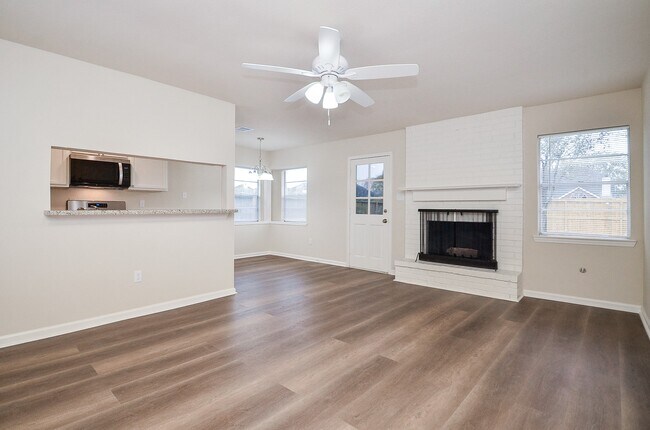 Building Photo - 818 Overland St