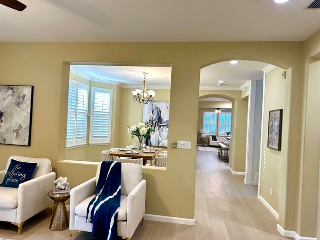 Building Photo - 372 S Caballo St