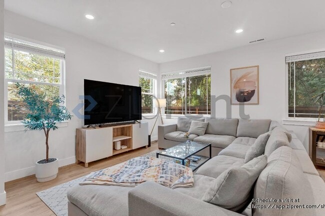 Building Photo - 14134 SW 165th Ave
