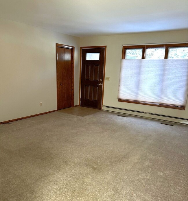 Building Photo - 515-517 Bridgewater