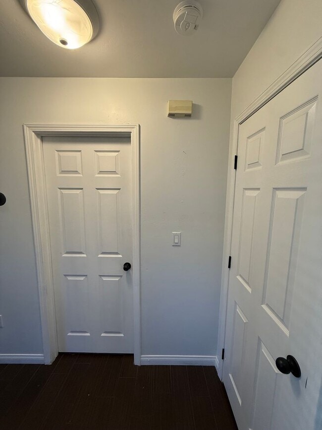 Building Photo - Spacious 4 bed 2 Bath in Desirable NW Bakersfield