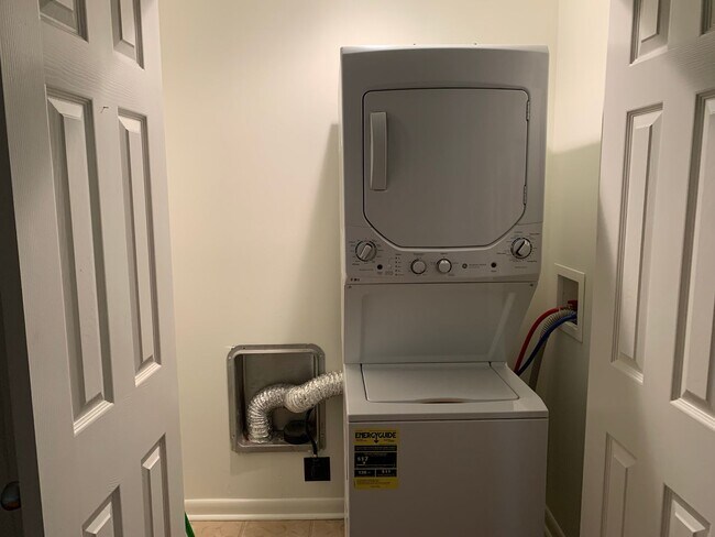 Building Photo - One-month FREE rent! Apply by 3/20/26.  GREAT LOCATION!! RANCH HOME WITH HARDWOODS NEAR DOWNTOWN