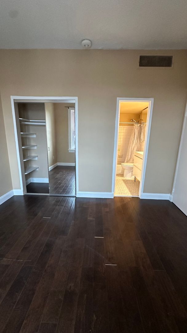 Building Photo - Fantastic Adams Morgan Location!