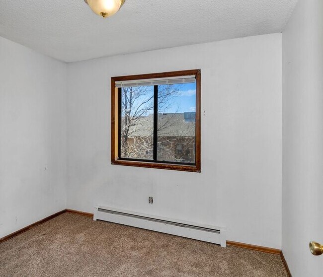 Building Photo - Wonderful 3 Bedroom Townhouse in Cedar Terrace