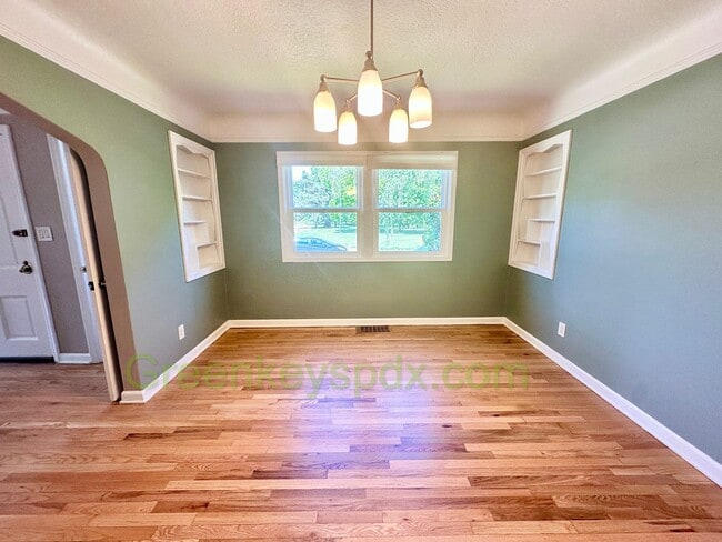 Building Photo - Huge 4 Bedroom 2 Bath House across from Ro...