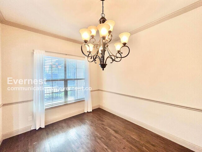Building Photo - 4417 Villa Dr