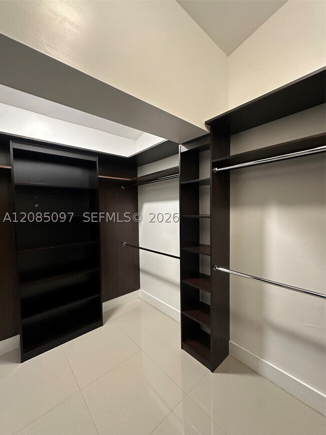Building Photo - 14357 Kendale Lakes Dr