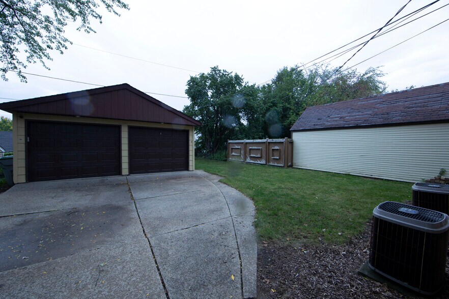 Garage - 177 S 78th St