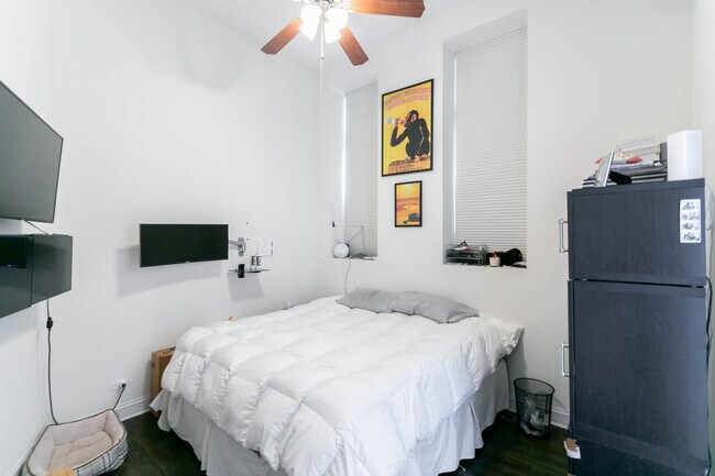 Building Photo - 1359 N Noble St