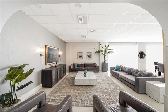 Building Photo - 3140 S Ocean Dr