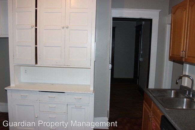 Building Photo - 1024-1026 15th Ave SE