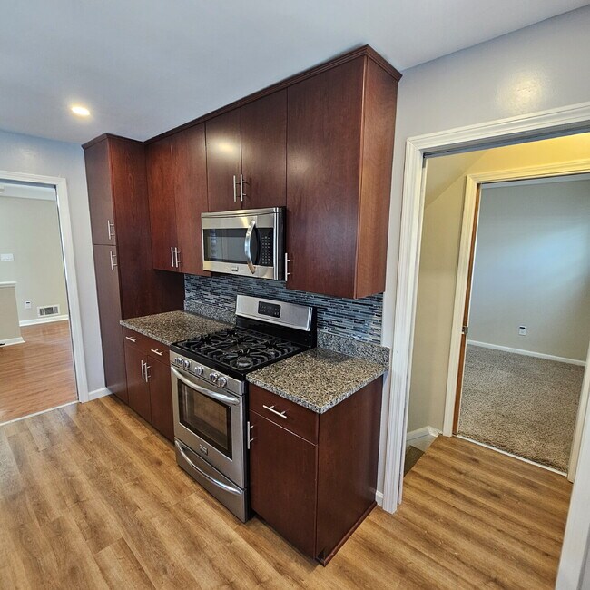 Building Photo - Updated 3 Bedroom w/ Granite, updated cabinets + Stainless Appliances in Kitchen – 1.5 Bath, Semi...