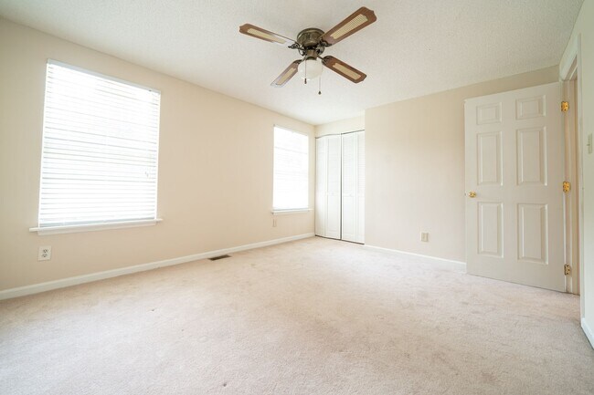 Building Photo - Spacious 3 bedroom home in desirable SW Durham! Super dog friendly with large fenced yard!