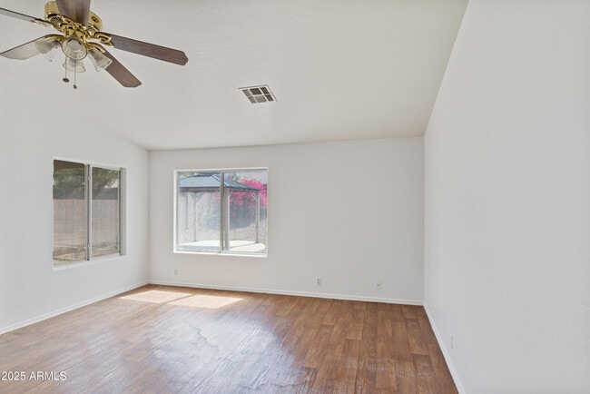 Building Photo - 909 E Harwell Rd