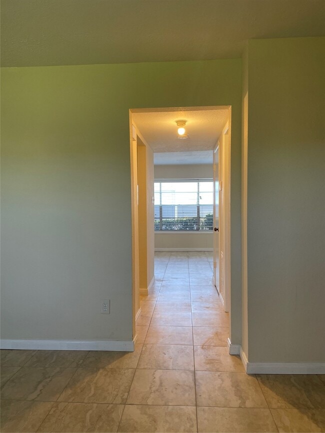 Building Photo - 7051 Chasewood Dr