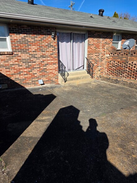 Building Photo - 3009 Sunnyview Dr