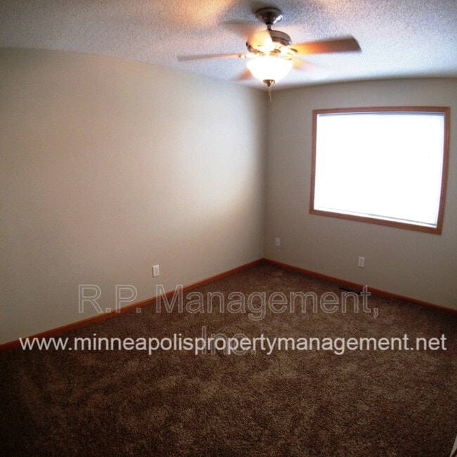 Building Photo - 10800 Hawthorn Trail