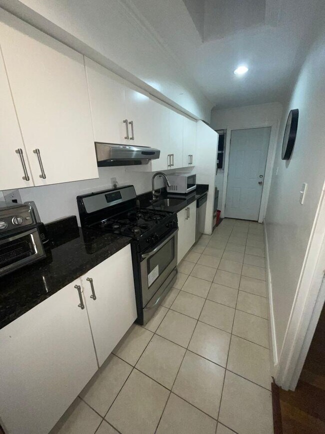 Building Photo - 1701 Montello Ave NE