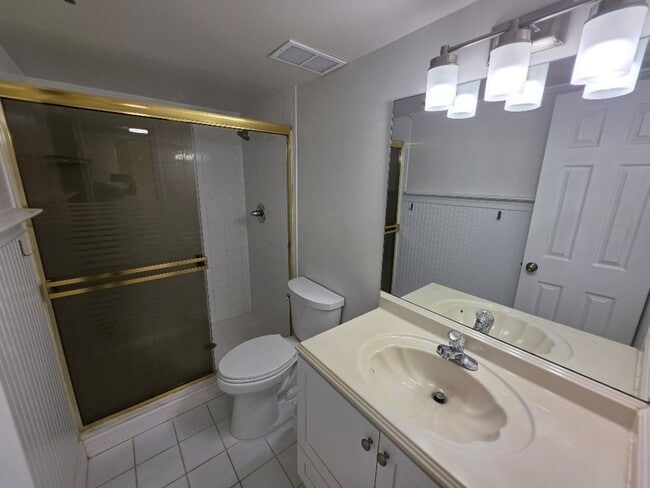 Building Photo - Direct Beach front 2 Bedroom 2 Bathroom Condo