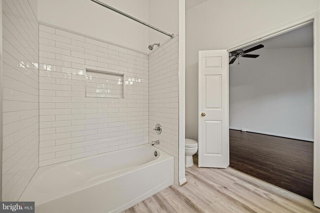 Building Photo - 25251 Dunvegan Square