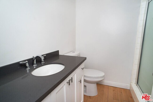 Building Photo - 416 N Oakhurst Dr