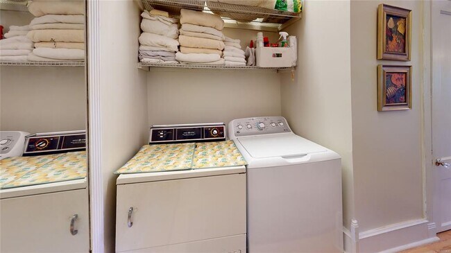 Building Photo - 648 Clayton St