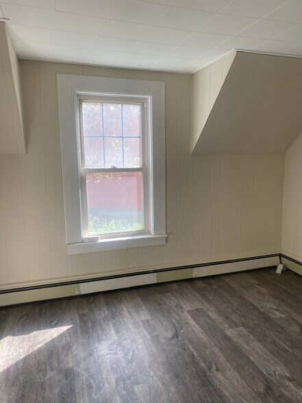 Building Photo - 6 Holstrom Ct