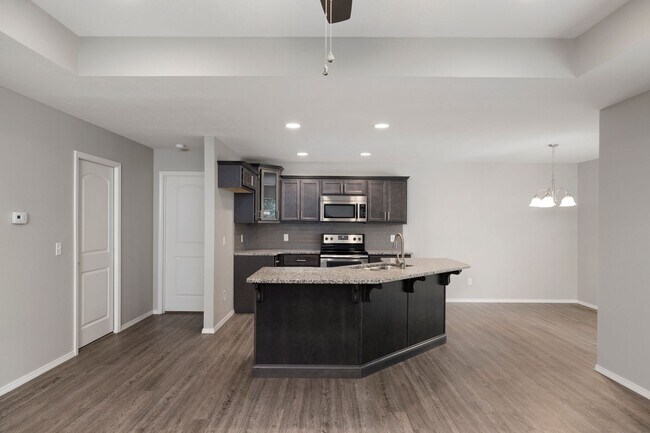 Building Photo - 662 S Long Dr