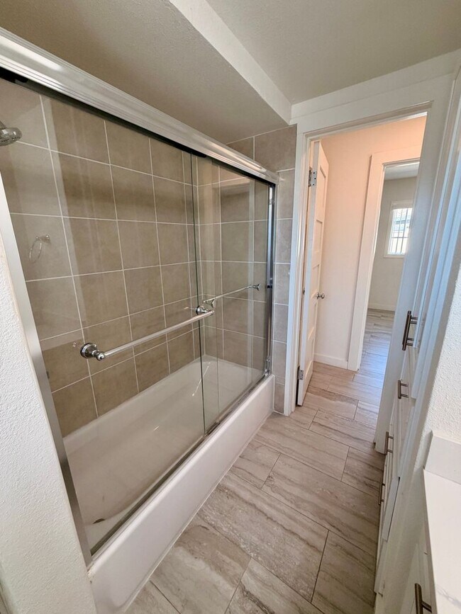 Building Photo - Remodeled 1 Bedroom Unit in Orange