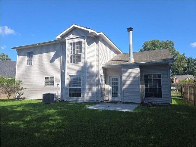 Building Photo - 1701 Rivertree Ct