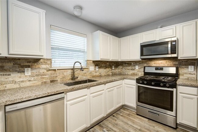 Building Photo - 7130 Cypress Pr Dr