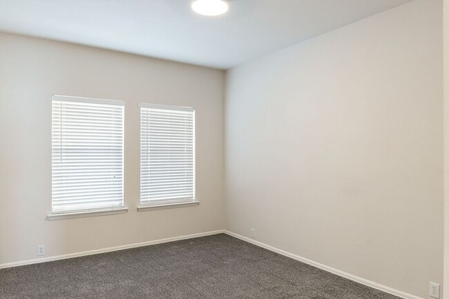 Building Photo - 128 Leonard St