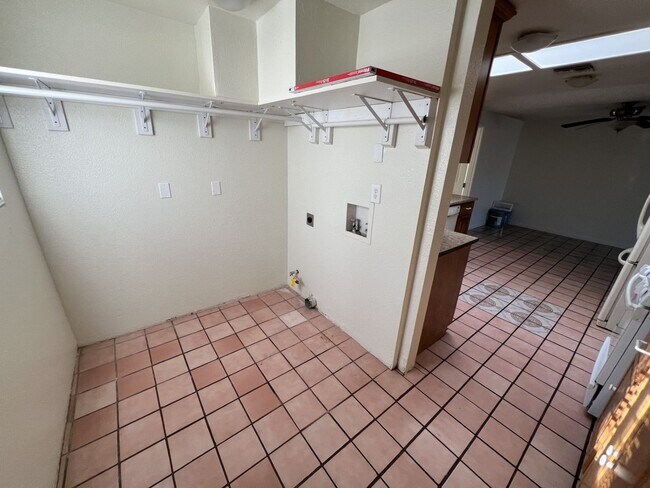 Building Photo - Lovely 4 Bedroom 2 Bath Home on Southwest ...