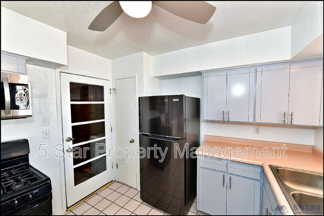 Building Photo - 5613 Creston Ave