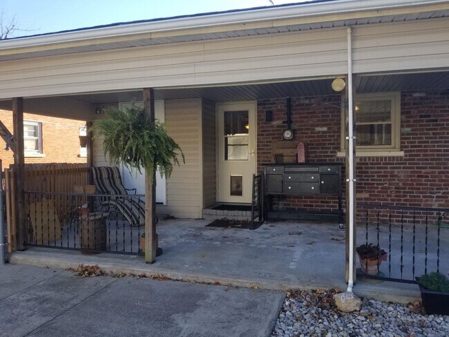 Building Photo - 2137 Oleander Dr