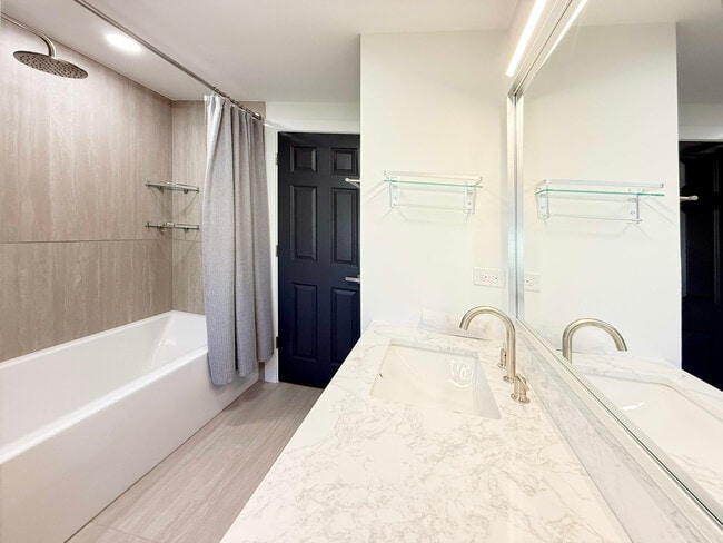 Building Photo - 3103 N Wilshire Ln