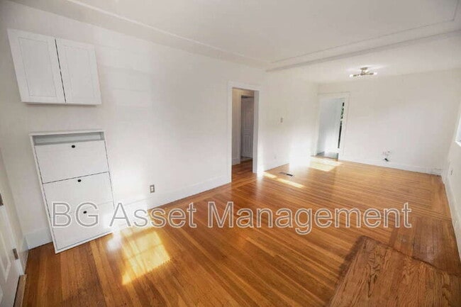 Building Photo - 5524 Shattuck Ave.