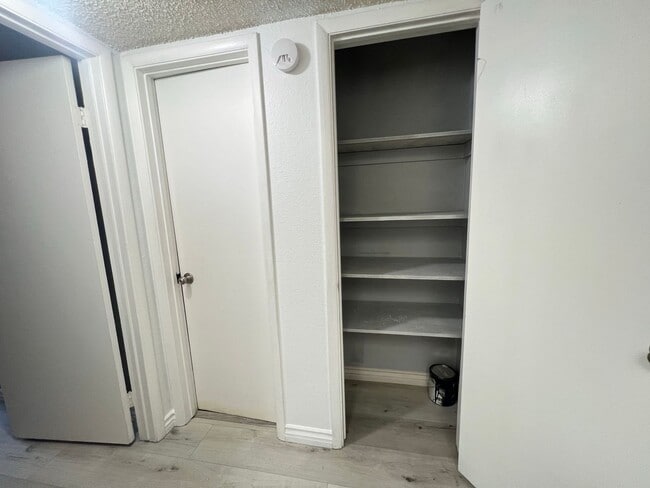 Building Photo - 1 bedroom, 1 bathroom, Condo located in Northwest